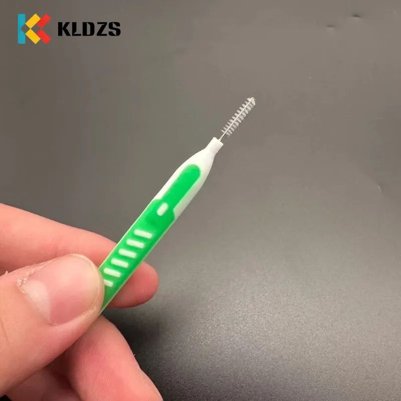 Tolak-Tarik Berus Interdental